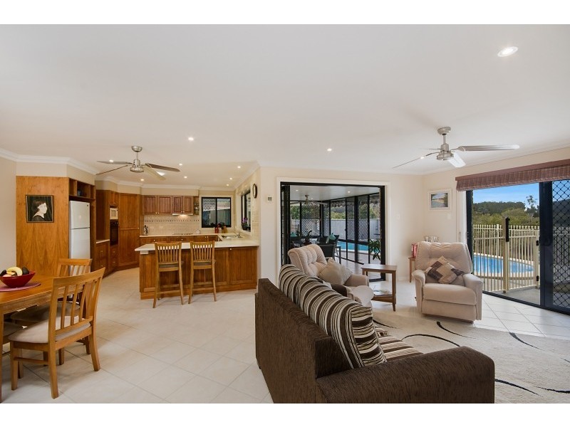8 Bayview Drive, Yamba NSW 2464