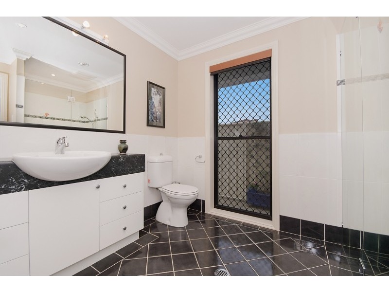 8 Bayview Drive, Yamba NSW 2464