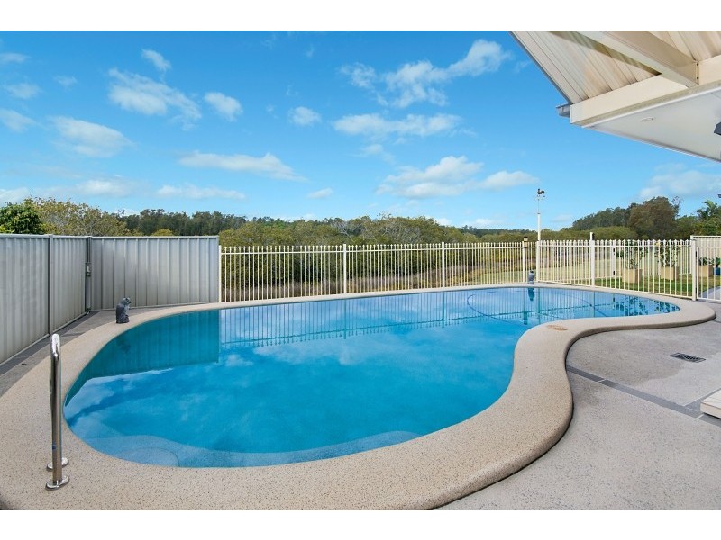 8 Bayview Drive, Yamba NSW 2464