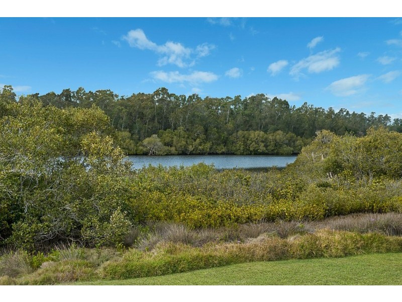 8 Bayview Drive, Yamba NSW 2464