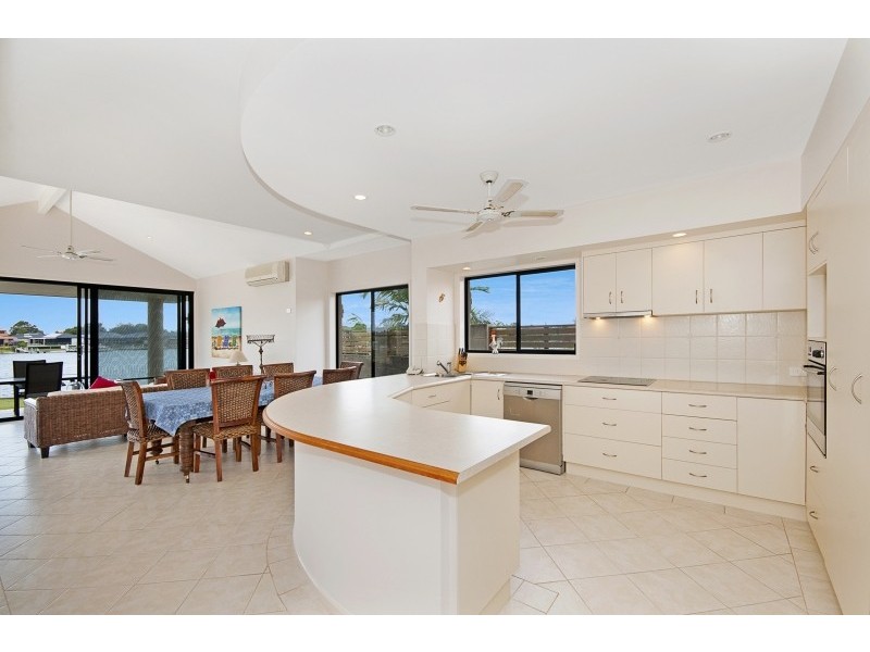 12 Edgewater Close, Yamba NSW 2464