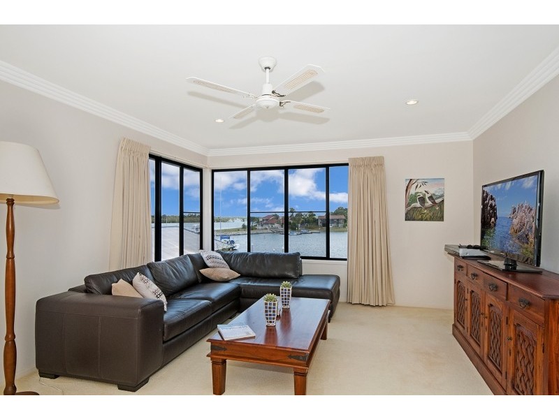 12 Edgewater Close, Yamba NSW 2464