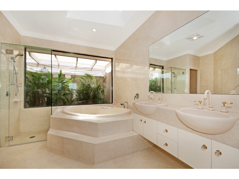 12 Edgewater Close, Yamba NSW 2464