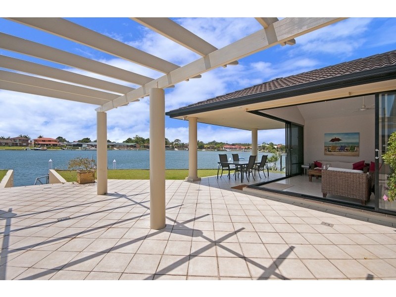 12 Edgewater Close, Yamba NSW 2464