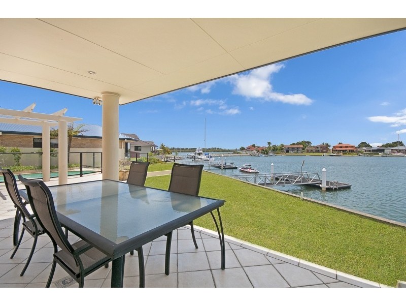 12 Edgewater Close, Yamba NSW 2464