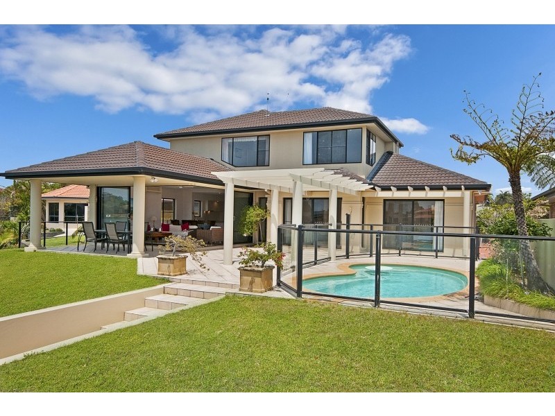 12 Edgewater Close, Yamba NSW 2464