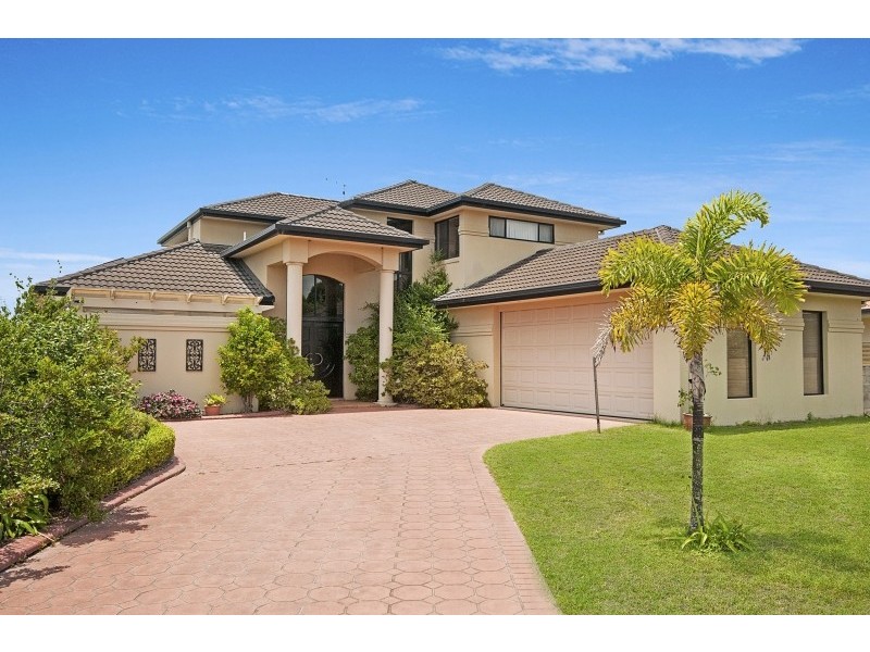 12 Edgewater Close, Yamba NSW 2464