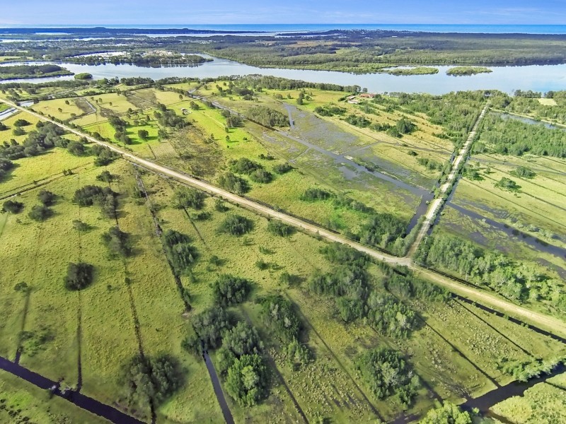 254 Micalo Road, Micalo Island NSW 2464