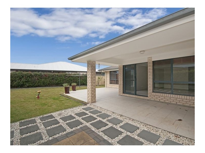 2 Investigators Place, Yamba NSW 2464