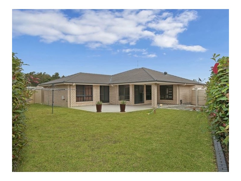 2 Investigators Place, Yamba NSW 2464
