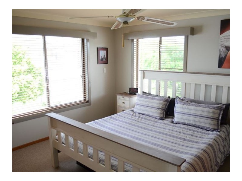 6 Bent Street, Yamba NSW 2464