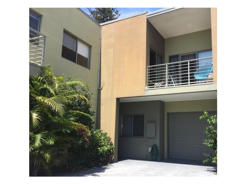 2/10 Bent Street, Yamba NSW 2464