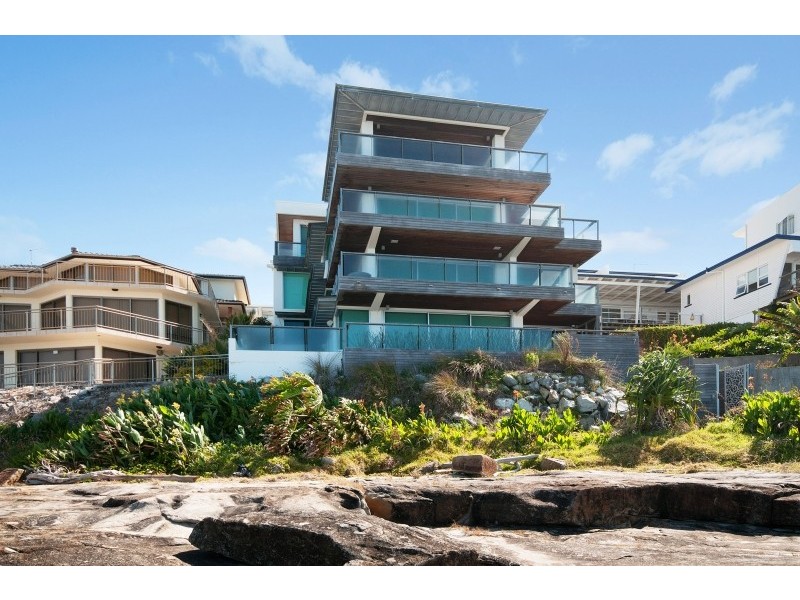 2/6 Ocean Street, Yamba NSW 2464
