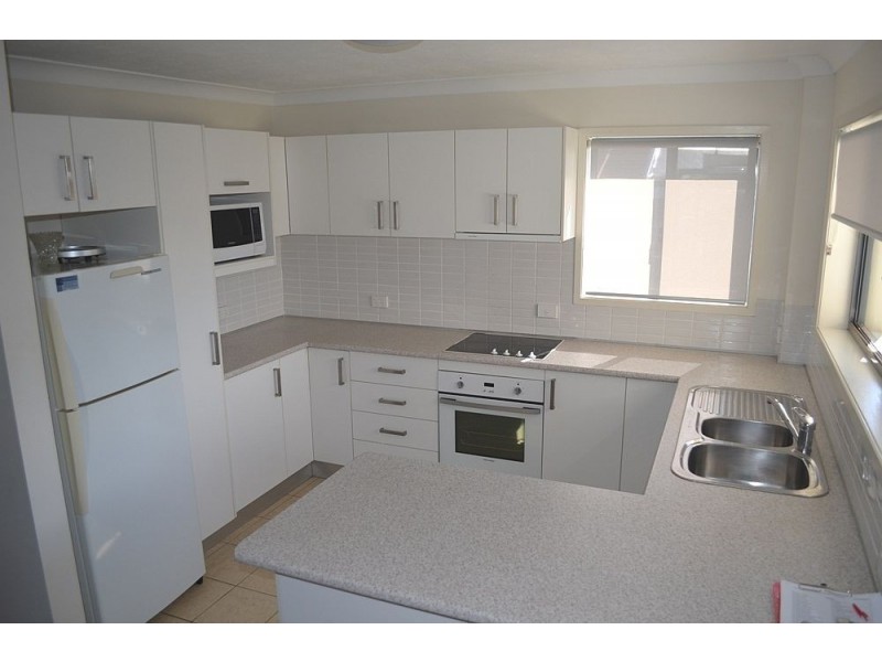 4 / 12 Pacific Parade, Yamba NSW 2464