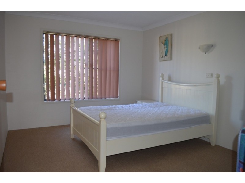 4 / 12 Pacific Parade, Yamba NSW 2464