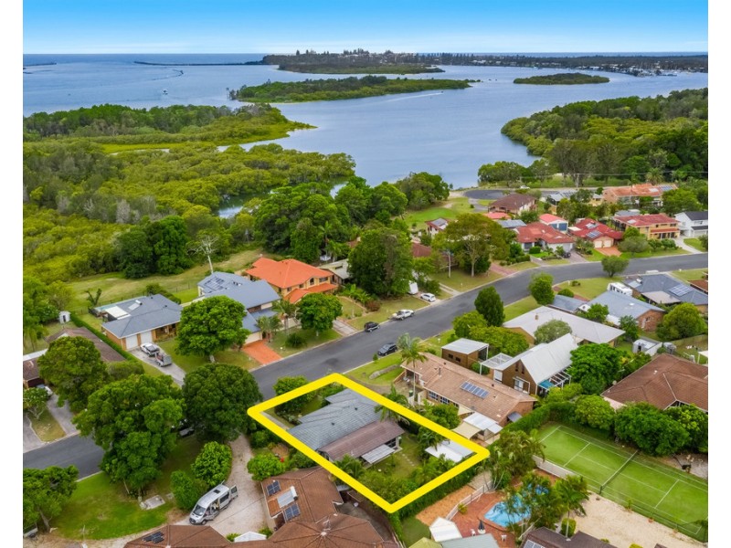 15 The Peninsula, Yamba NSW 2464