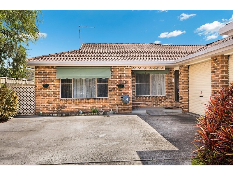 2/64 Acacia Cct, Yamba NSW 2464