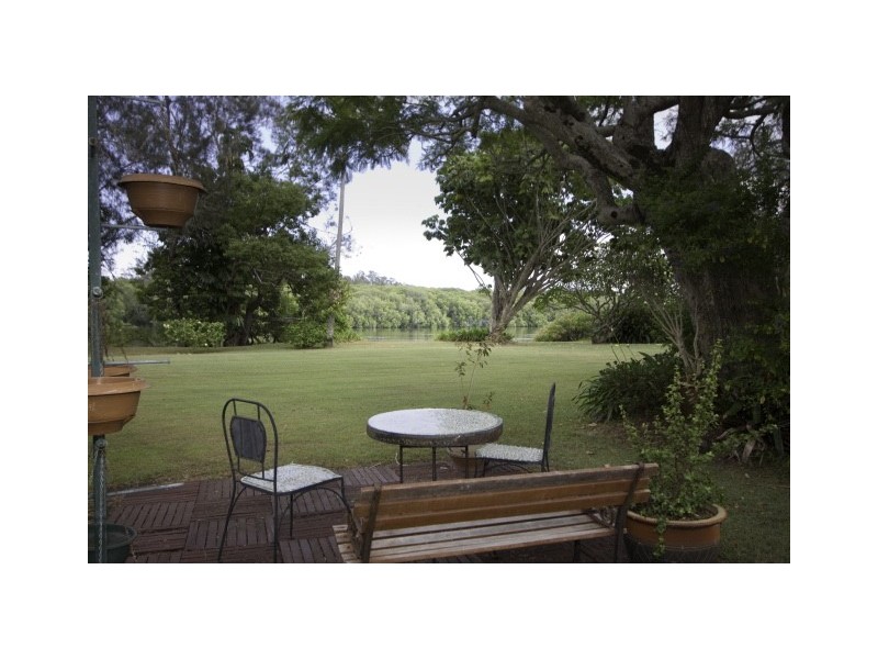 211 Pacific Highway, Broadwater NSW 2472