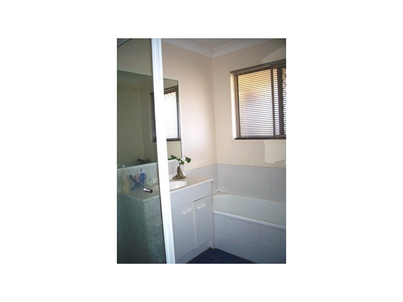 25 Ernest St, Windaroo QLD 4207