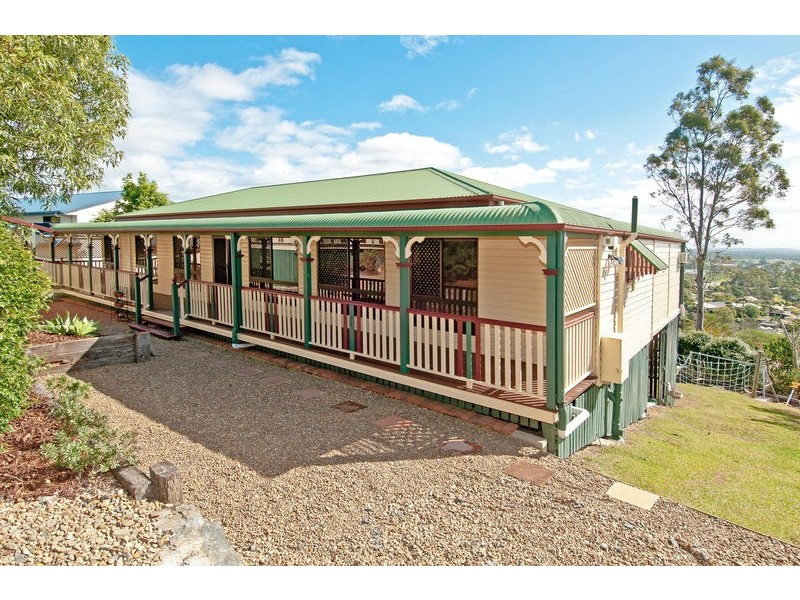 3 Valerie Close, Edens Landing QLD 4207