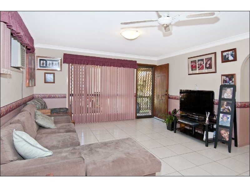 2 Iona Street, Edens Landing QLD 4207