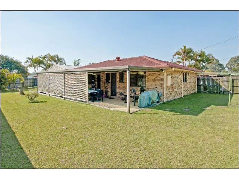 2 Iona Street, Edens Landing QLD 4207