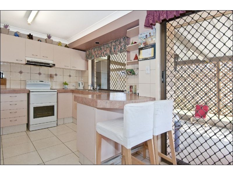 2 Iona Street, Edens Landing QLD 4207