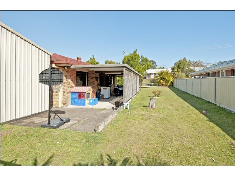 2 Iona Street, Edens Landing QLD 4207