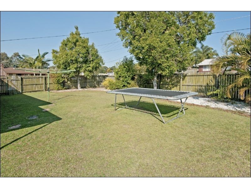 2 Iona Street, Edens Landing QLD 4207