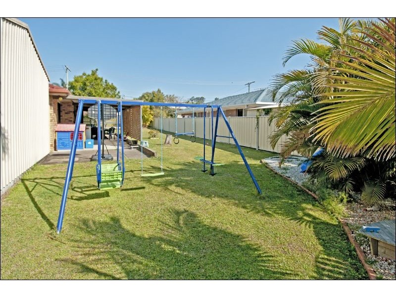 2 Iona Street, Edens Landing QLD 4207