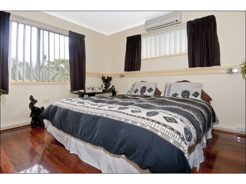 1  Dampier Ave, Eagleby QLD 4207