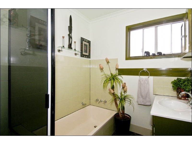 1  Dampier Ave, Eagleby QLD 4207