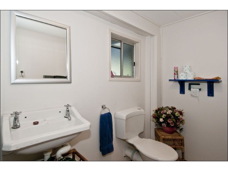 1  Dampier Ave, Eagleby QLD 4207