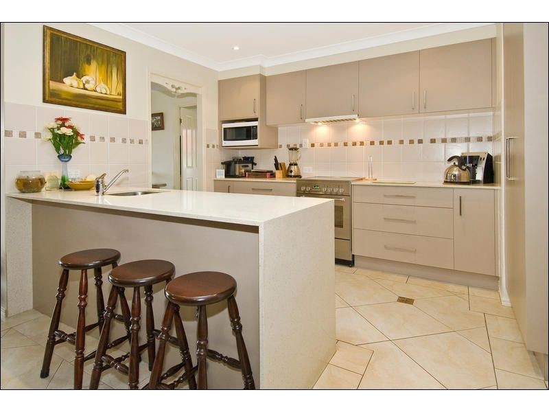 4 Richardson Court, Edens Landing QLD 4207