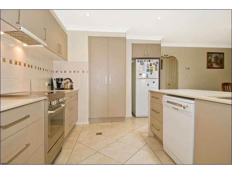 4 Richardson Court, Edens Landing QLD 4207