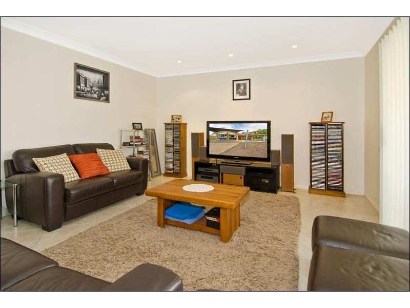 4 Richardson Court, Edens Landing QLD 4207