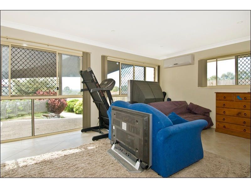 4 Richardson Court, Edens Landing QLD 4207