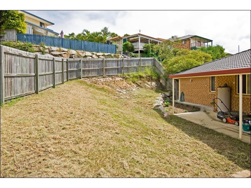 4 Richardson Court, Edens Landing QLD 4207