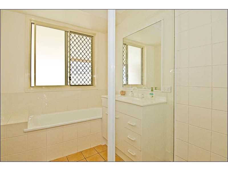 4 Richardson Court, Edens Landing QLD 4207