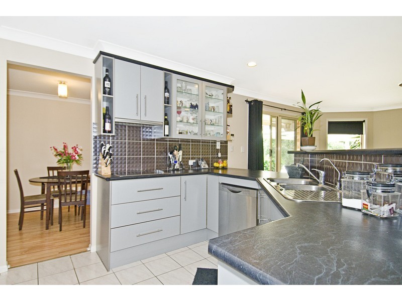 44 Yvonne Cresent, Mount Warren Park QLD 4207