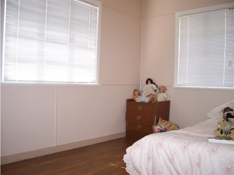 30 Reuben Street, Holland Park QLD 4121