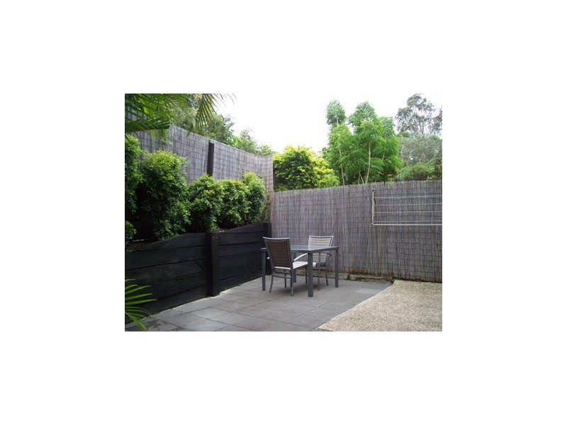 2/5 Delanty Crt, Edens Landing QLD 4207