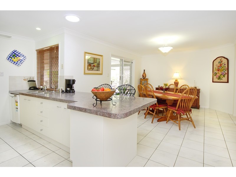 27 Yvonne Crescent, Mount Warren Park QLD 4207