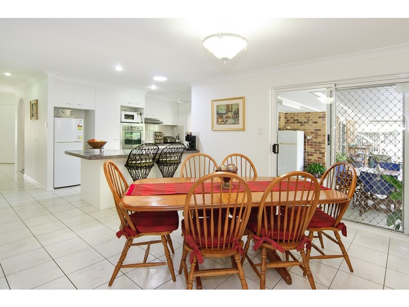 27 Yvonne Crescent, Mount Warren Park QLD 4207