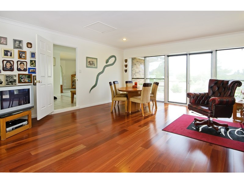 27 Yvonne Crescent, Mount Warren Park QLD 4207