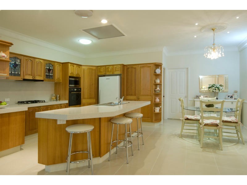 1 Valerie Close, Edens Landing QLD 4207