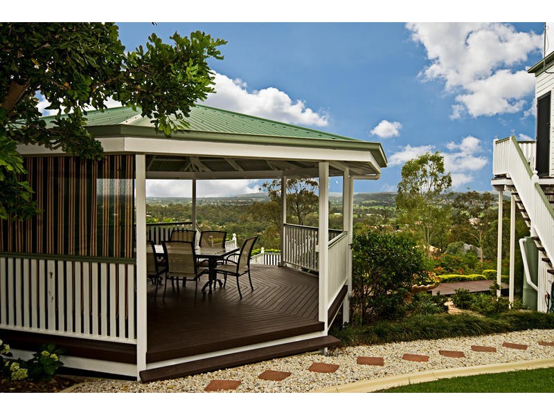 1 Valerie Close, Edens Landing QLD 4207