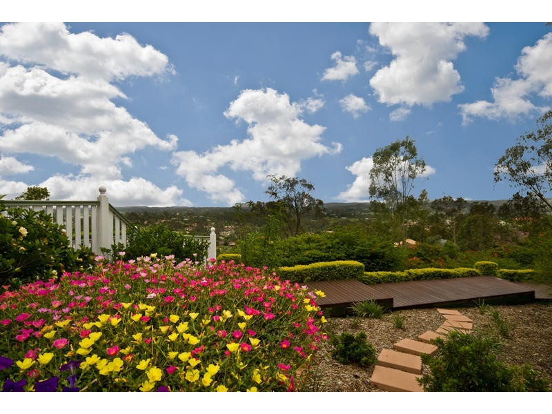 1 Valerie Close, Edens Landing QLD 4207
