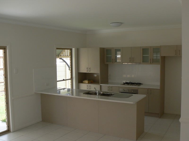 18 Kilkivan Parade, Waterford QLD 4133