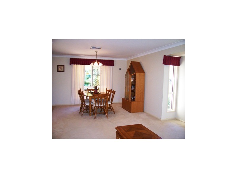 18 Albert Valley Dr, Bahrs Scrub QLD 4207